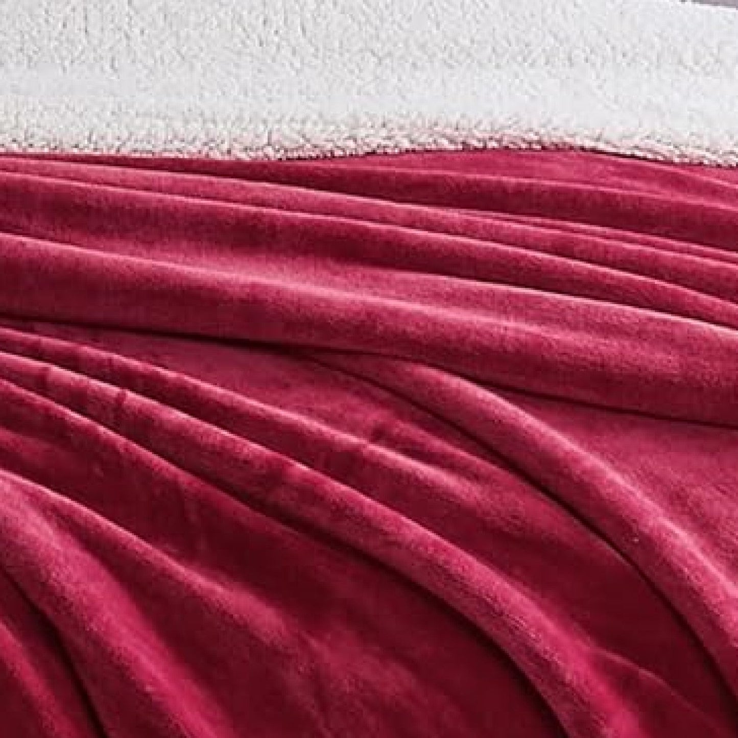 Holiday Red Sherpa Throw Blanket – Ultra Soft Cozy Gift for Winter Nights