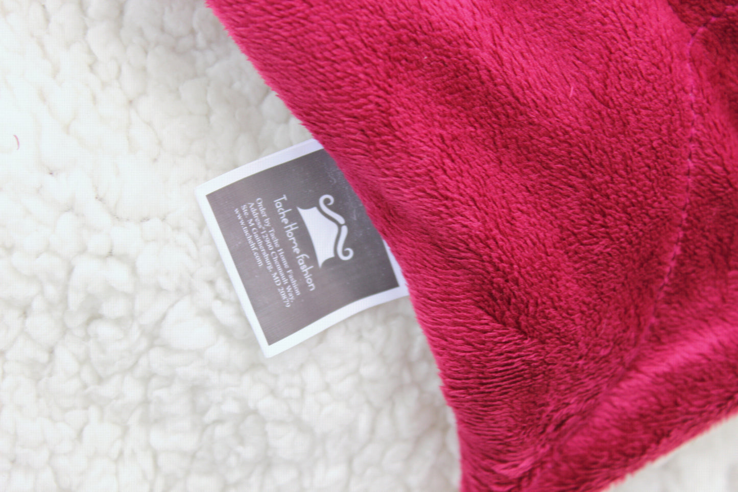 Holiday Red Sherpa Throw Blanket – Ultra Soft Cozy Gift for Winter Nights